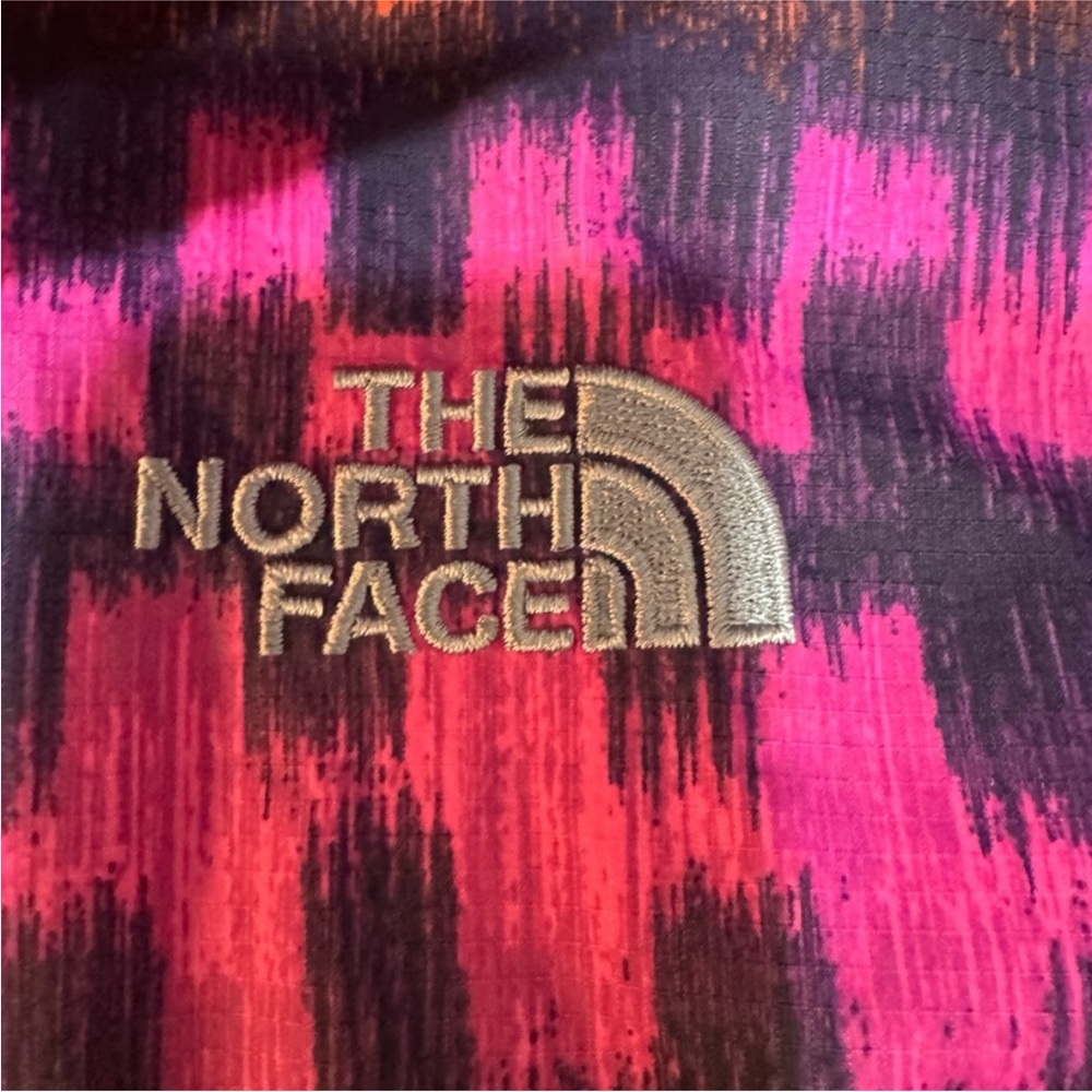 The North Face Hyvent 2.5L Women’s Rain Jacket In A Vibrant Aztec Print NWOT - Picture 3 of 12